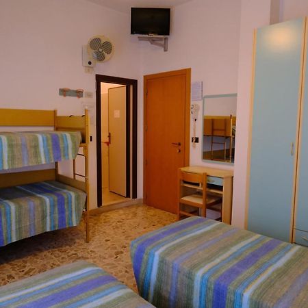 Hotel Chiara Rimini Extérieur photo