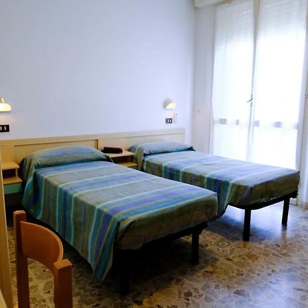 Hotel Chiara Rimini Extérieur photo