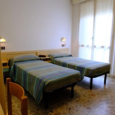 Hotel Chiara Rimini Extérieur photo