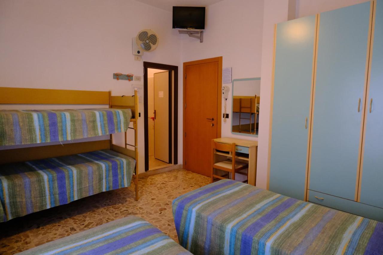 Hotel Chiara Rimini Extérieur photo
