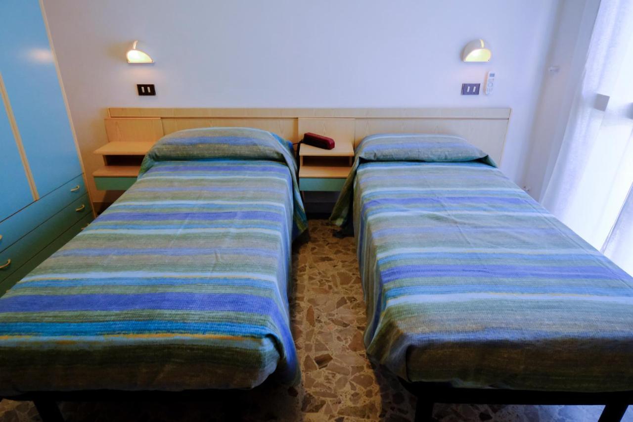 Hotel Chiara Rimini Extérieur photo